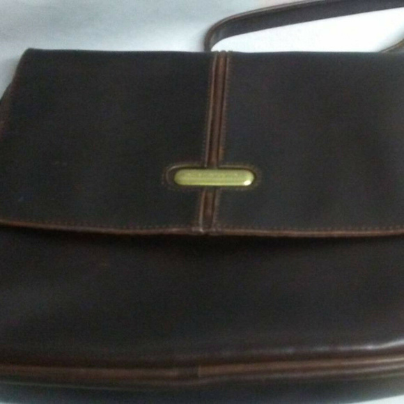 Liz Claiborne Handbags - liz claiborne handbag logo lining many compartment